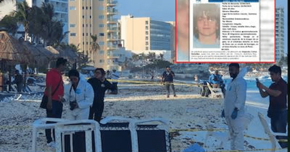 Personal forense en Playa Chac Mool investigando restos óseos, con sillas y edificios al fondo.