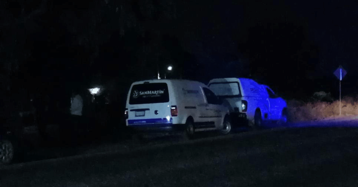 Furgoneta de Samaritín en escena nocturna con luces de emergencia en Culiacán