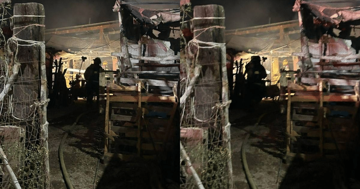 Entorno oscuro con estructuras de madera y figuras en penumbra, relacionado con incendio en caballerizas de Mazatlán.