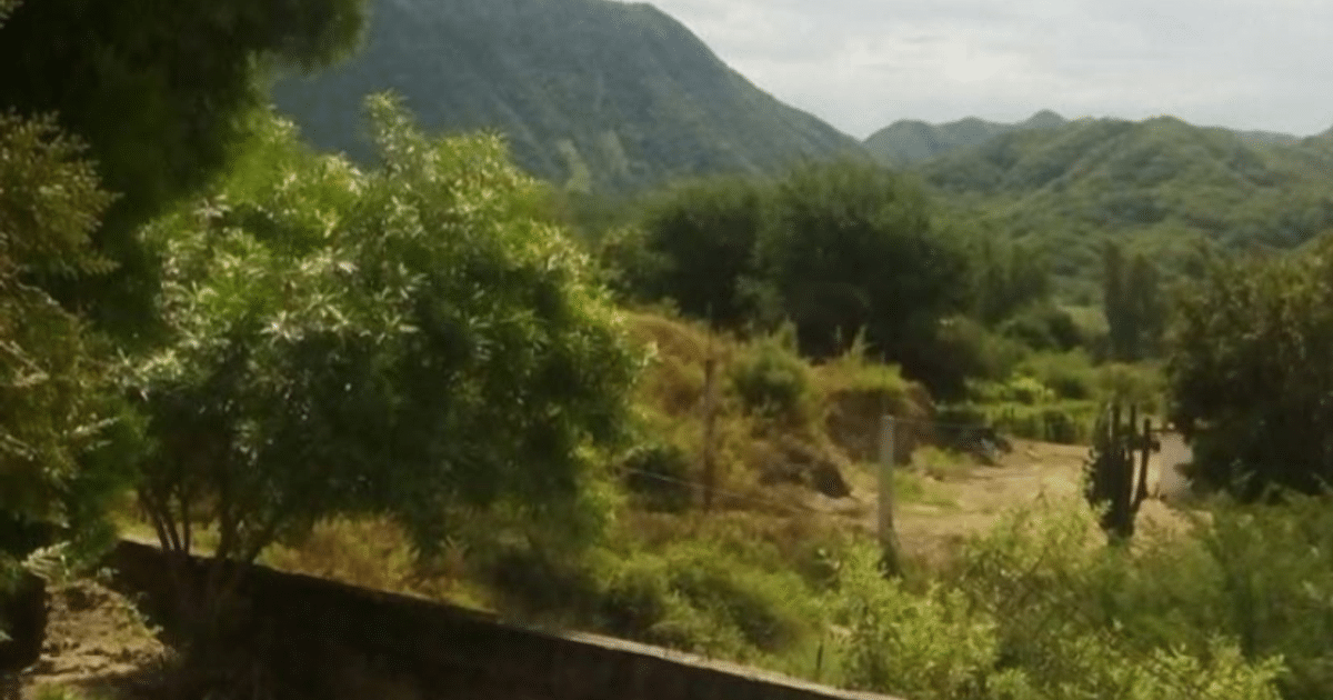 Paisaje natural con montañas y vegetación en Choix