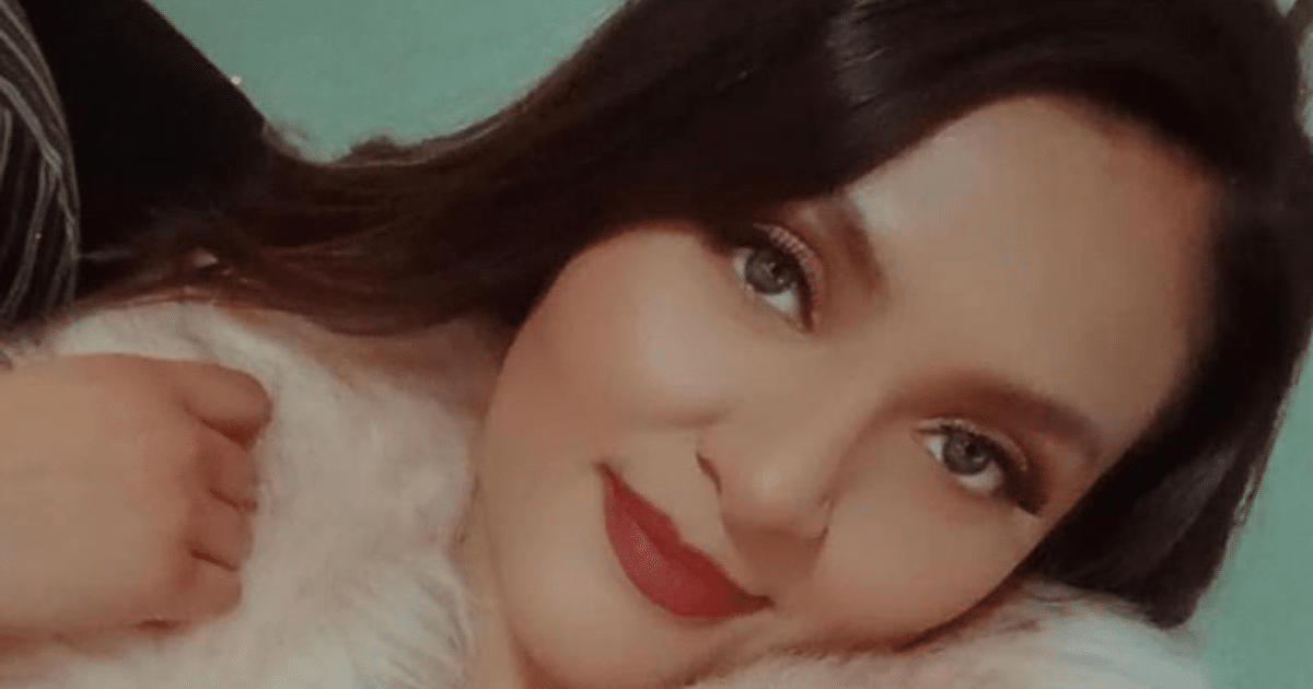 Lea Ponce, cantante torreonense, en un momento de introspección musical.