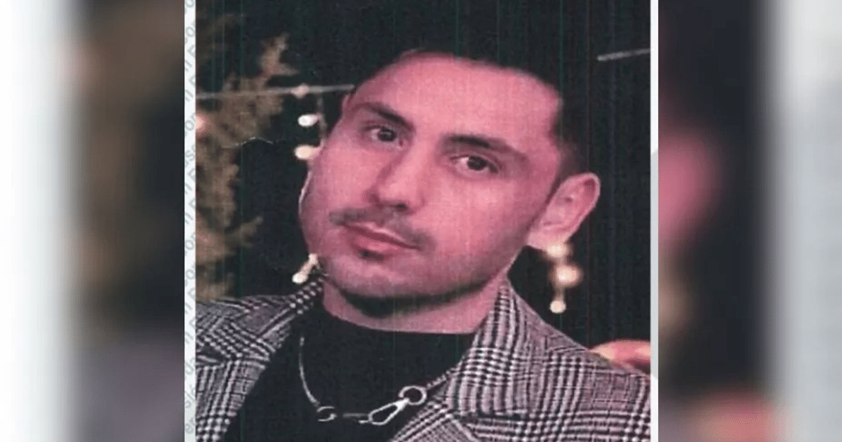 Persona con fondo iluminado, posible relación con la búsqueda de Luis Alexis Juárez Niebla en Culiacán.