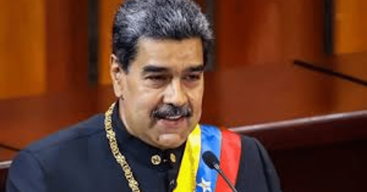 Persona anónima en el contexto de una crisis comercial y medidas económicas