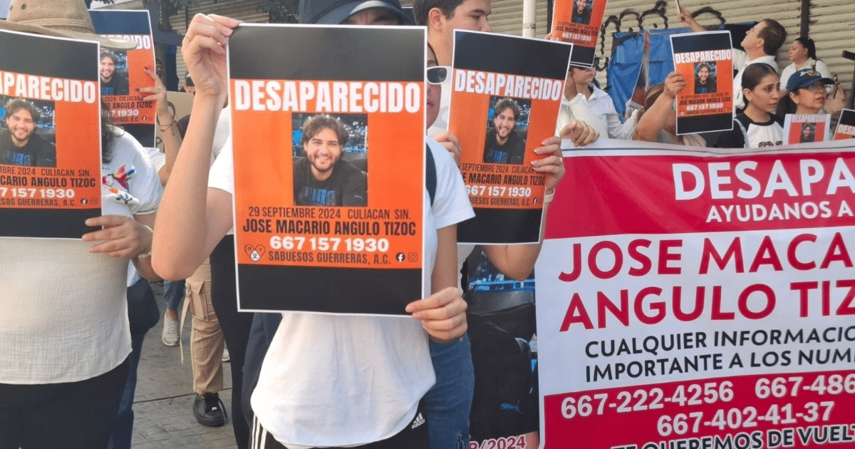 Manifestación en Sinaloa por José Macario Angulo Tizoc, desaparecido, con carteles de búsqueda.