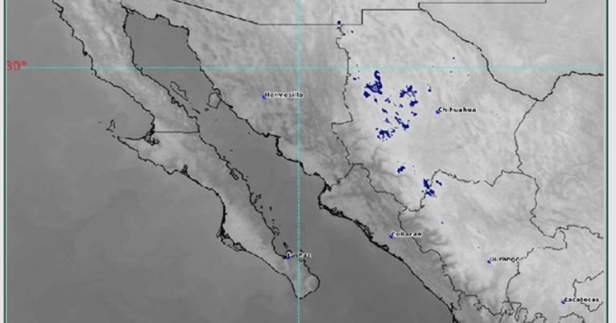 Mapa meteorológico del noroeste de México con áreas de precipitación en azul y nombres de localidades visibles.