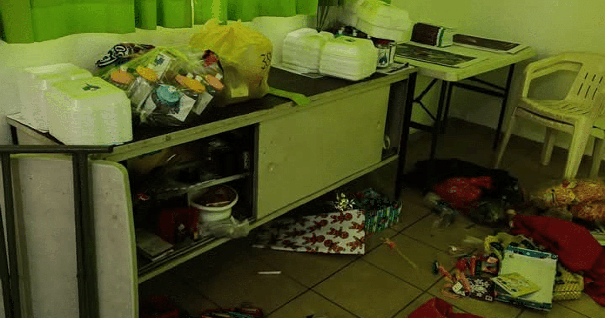 Espacio desordenado en jardín de niños tras robo en Mazatlán
