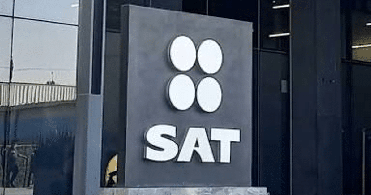 Letrero del SAT con diseño gráfico de cuatro círculos, relacionado con el saldo a favor fiscal.
