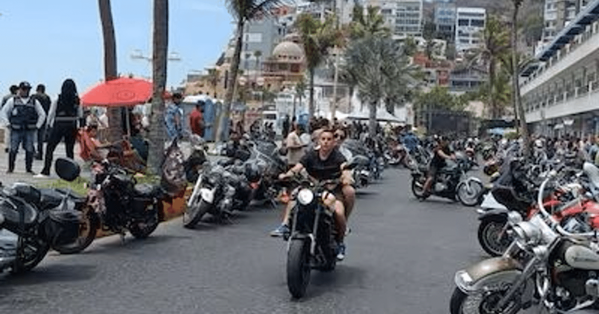 Motocicletas y personas disfrutando del evento en la Semana Internacional de la Moto 2025 en Mazatlán