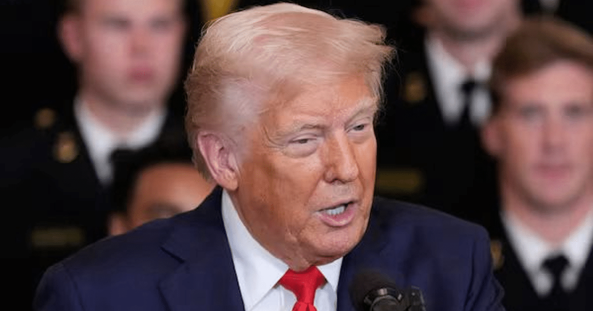 Imagen sobre la nueva política migratoria de Trump con enfoque en autodeportación.