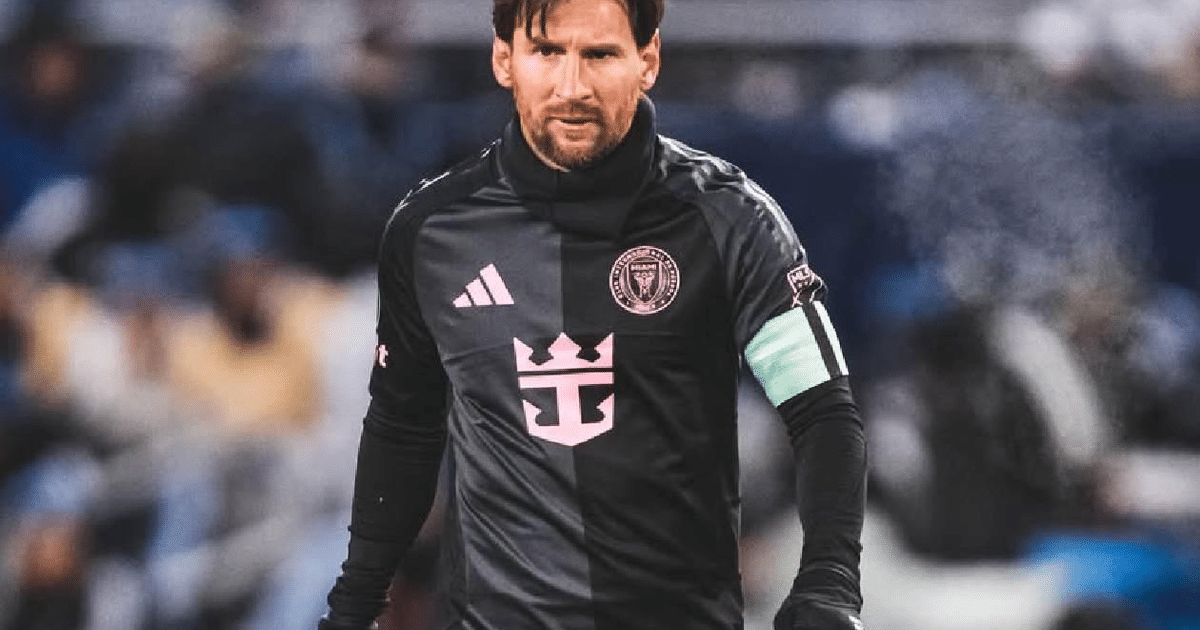 Jugador de Inter Miami con camiseta negra y banda de capitán en partido de Concachampions