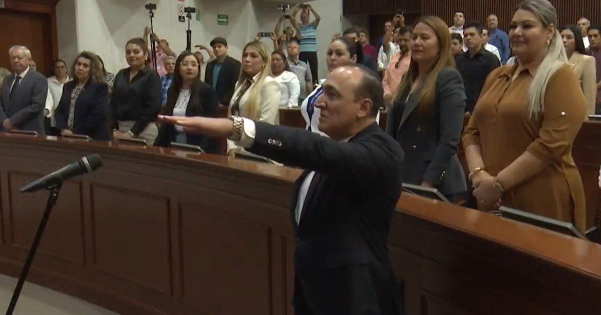 Antonio Menéndez de Llano Bermúdez asume como alcalde sustituto de Ahome en una ceremonia solemne.
