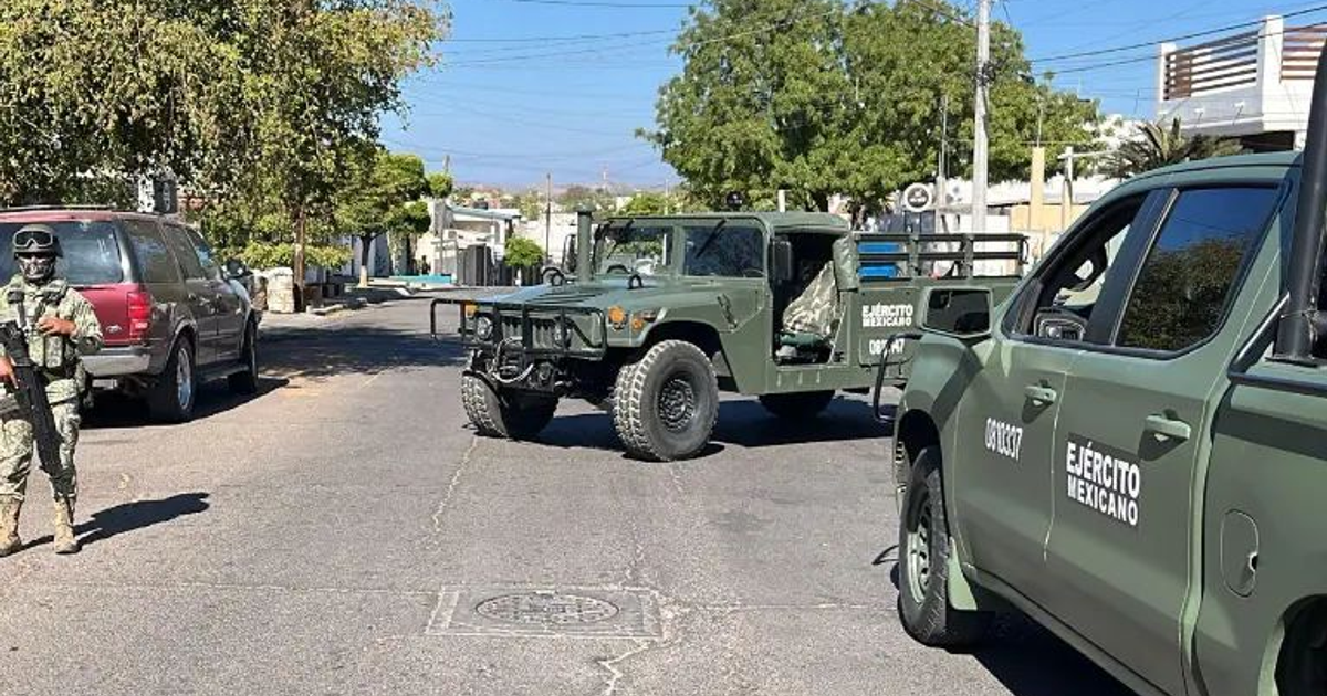 Vehículos militares y soldado en Culiacán tras ataques a balazos