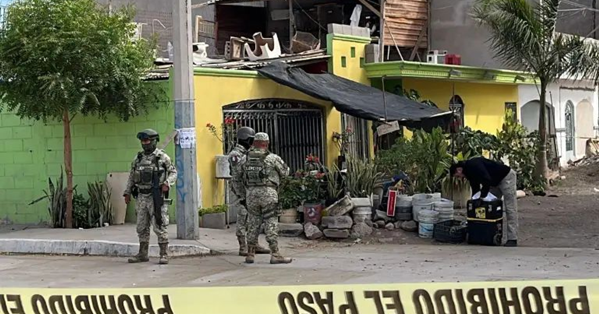 Soldados vigilan escena de ataque a balazos en Culiacán