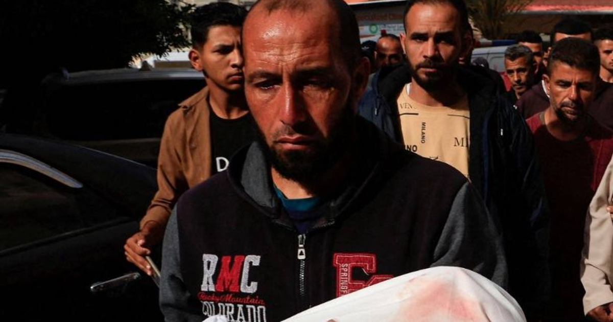 Ruinas humeantes en Gaza tras bombardeos israelíes