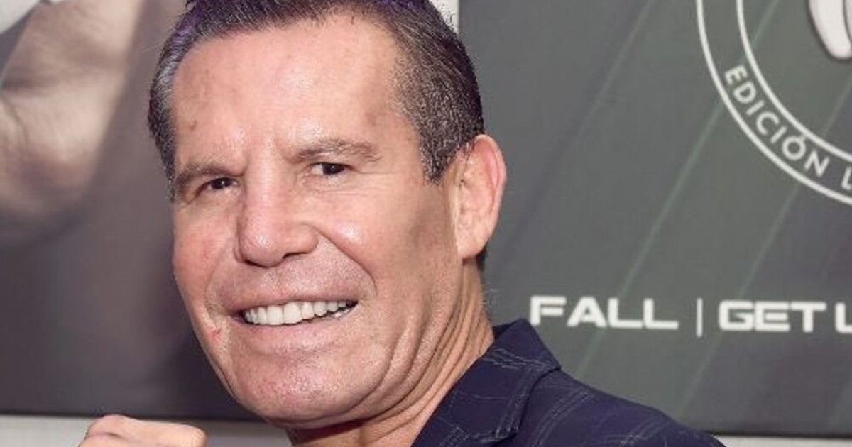 Canelo Álvarez enfrentando a William Scull en el ring de la ANB Arena de Riad.