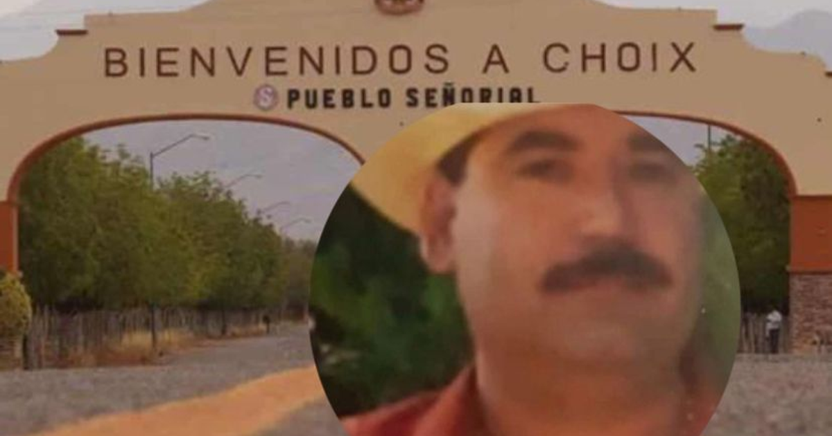 Letrero de bienvenida a Choix, Pueblo Señorial, con árboles y carretera