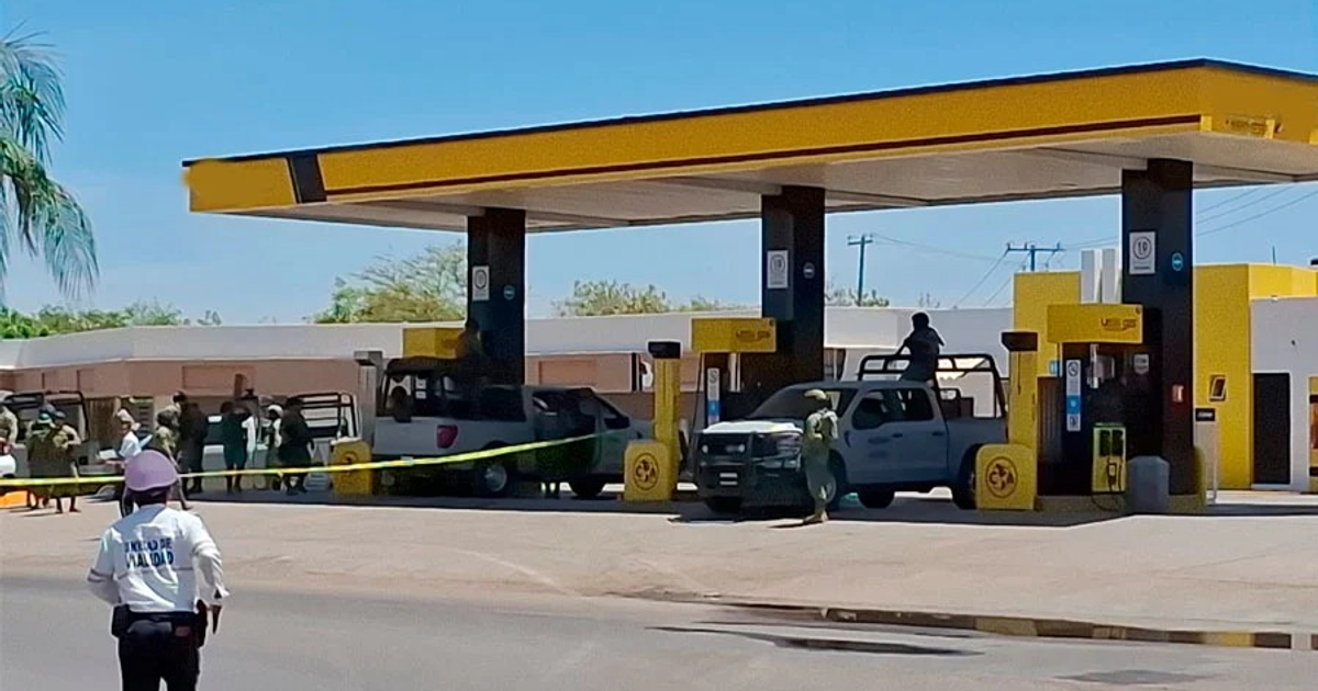 Gasolinera en Culiacán con vehículos y militares tras persecución