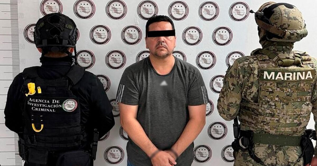 Juan Pablo 'El Payo' Zurita detenido por oficiales de seguridad