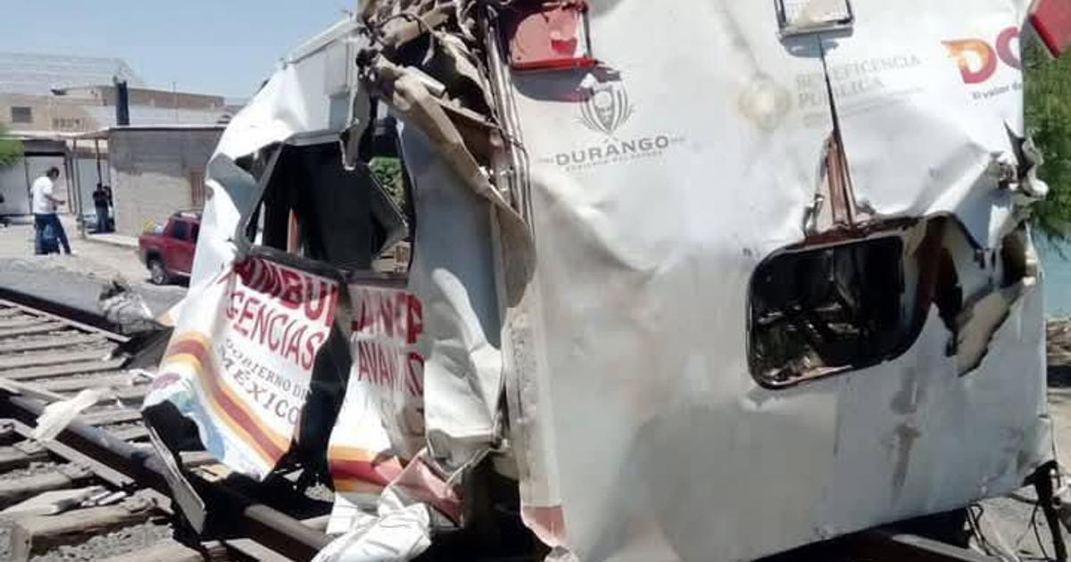 Ambulancia dañada tras colisión con tren en Bermejillo, Durango