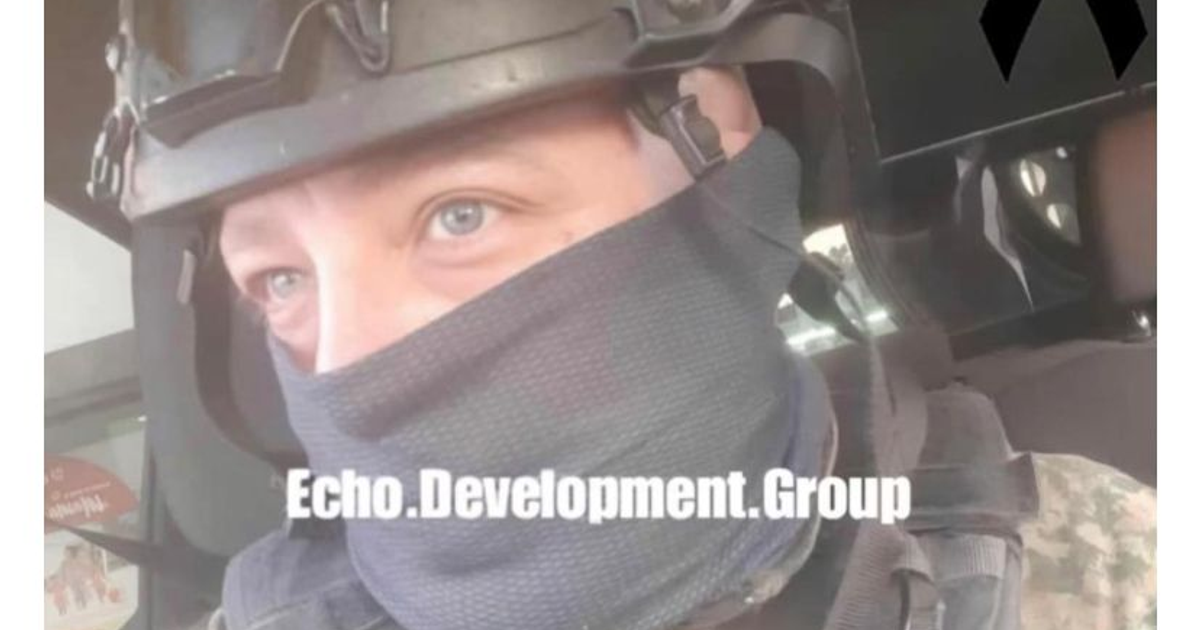 Persona con casco y máscara en operativo militar en Sinaloa