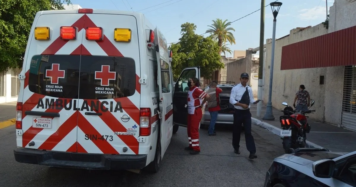 Ambulancia de la Cruz Roja Mexicana en respuesta a ataque de abejas en Guasave