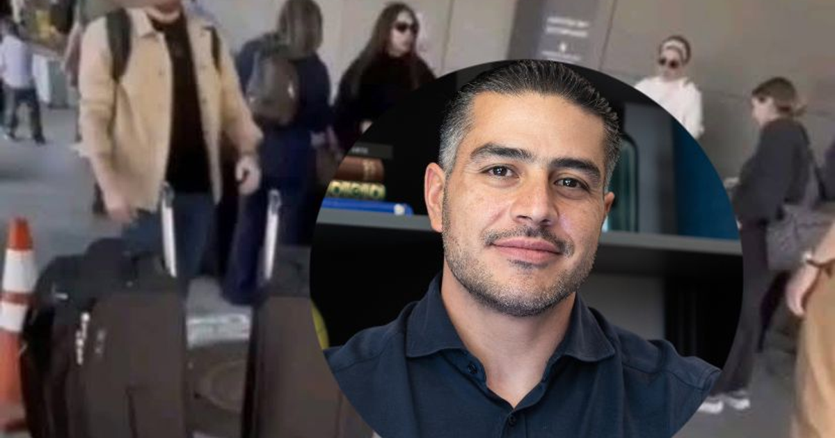 Hombre con chaqueta clara y maletas en aeropuerto, relacionado con entrega de familiares de Ovidio Guzmán al FBI.