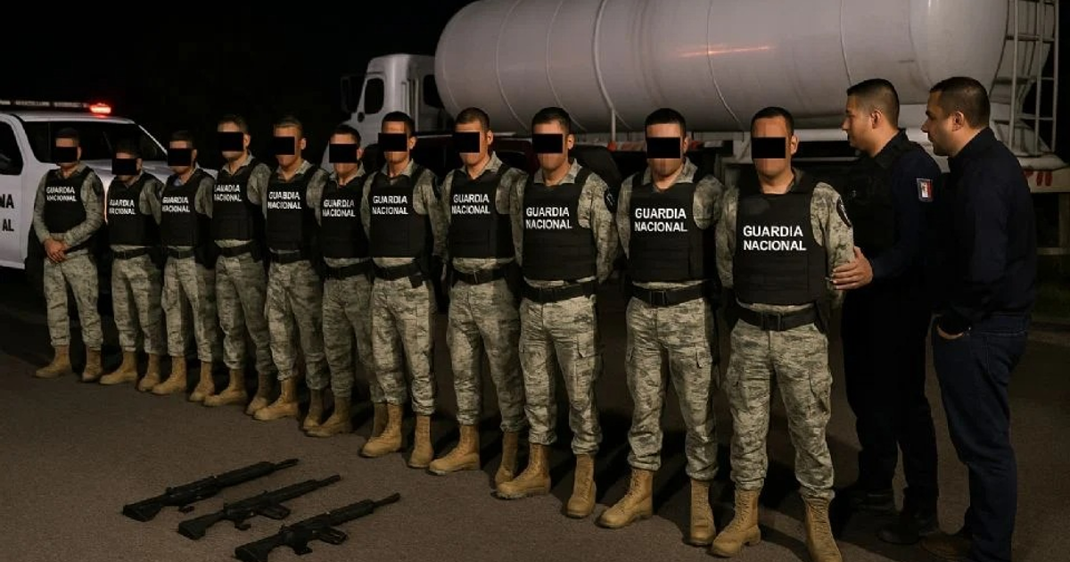 Guardia Nacional en operativo nocturno con armas decomisadas en Apaseo el Alto