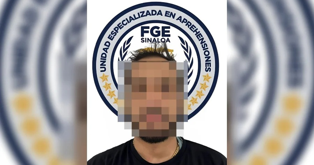 Hombre con rostro pixelado y emblema de la Unidad Especializada en Aprehensiones de Sinaloa.