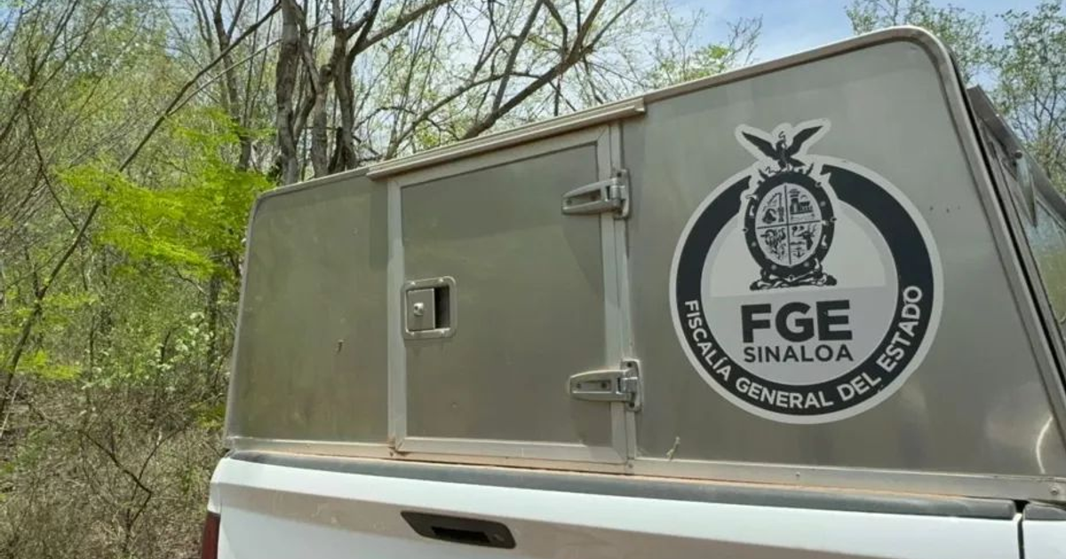 Vehículo de la FGE Sinaloa en entorno natural, relacionado con caso de homicidio en Navolato.