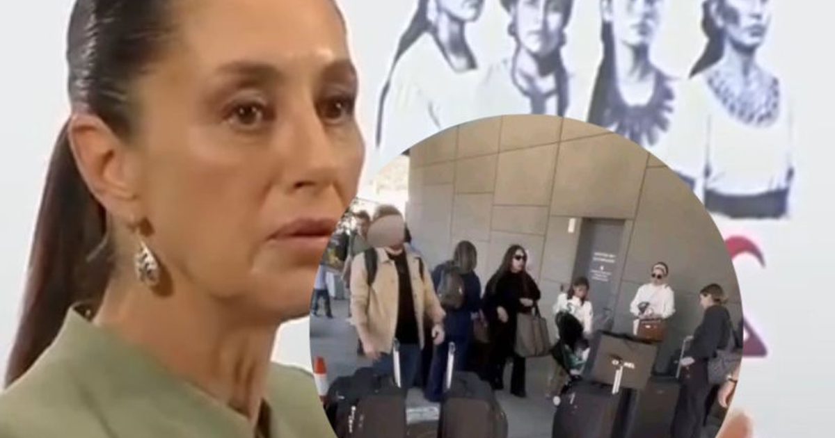 Mujer seria en discurso y personas esperando en estación, simbolizando transparencia migratoria.