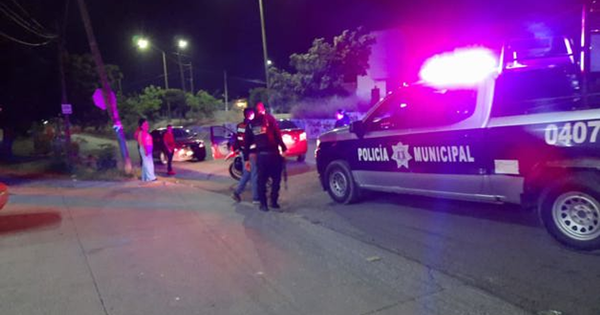 Escena nocturna de intervención policial en Culiacán por secuestro en colonia Progreso