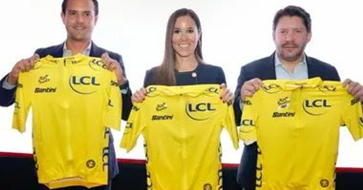 Tres personas sosteniendo camisetas amarillas de L’Étape Mazatlán 2025