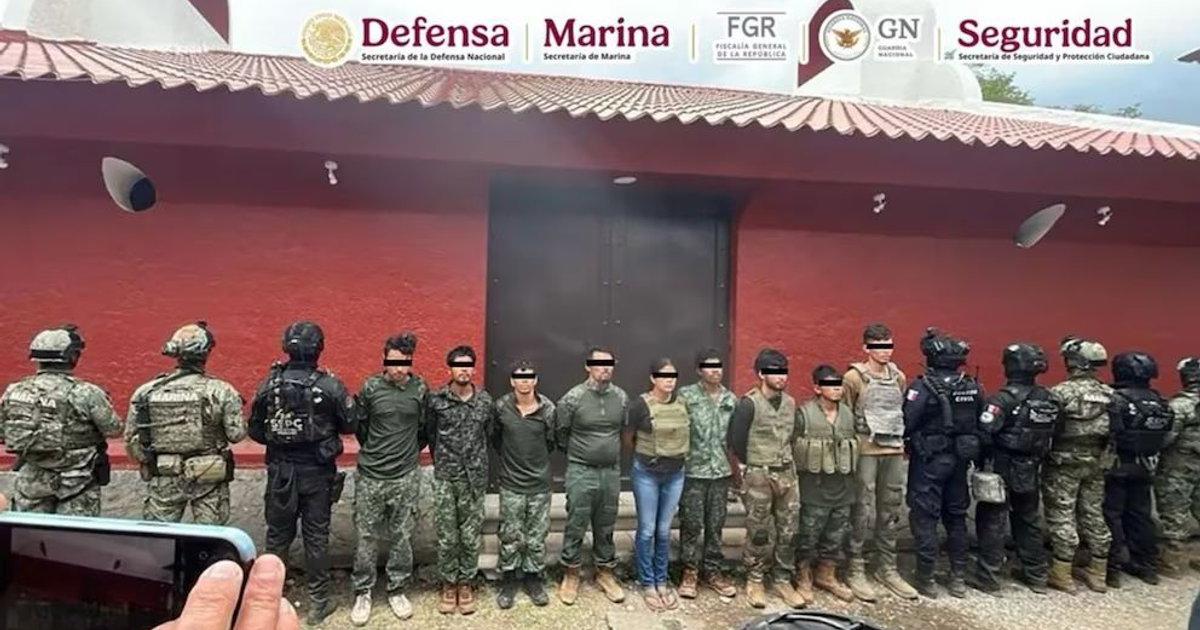 Fuerzas de seguridad detienen a presuntos miembros del Cártel Jalisco Nueva Generación en Huitzontla.