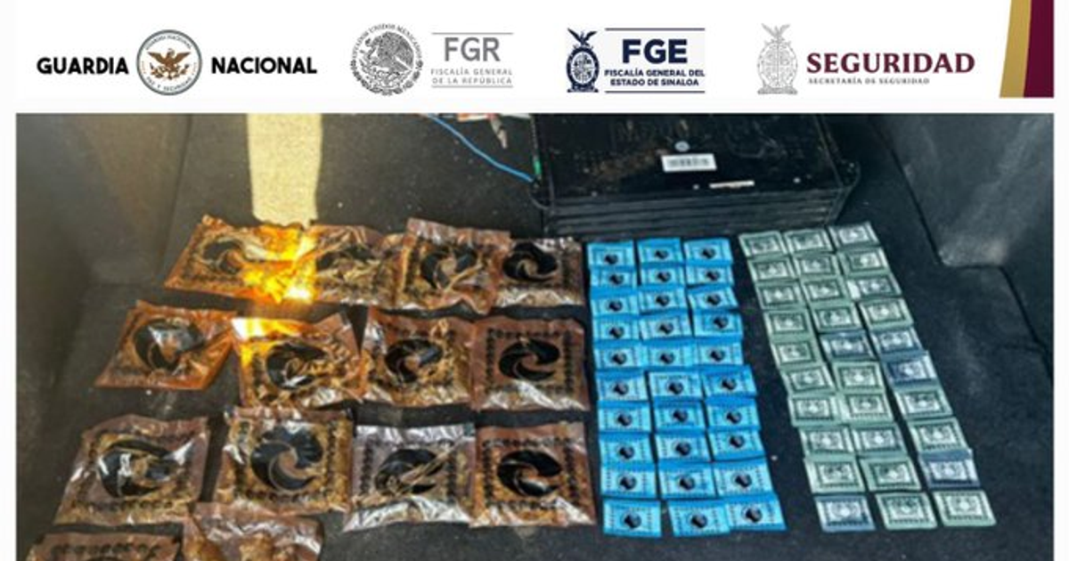 Paquetes y billetes incautados en operativo de Navolato