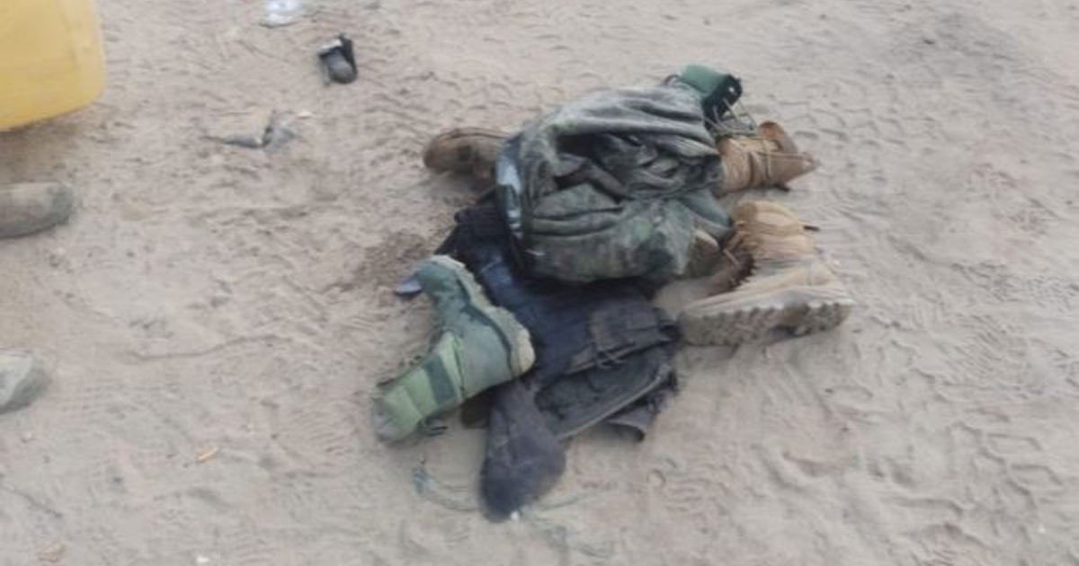 Equipo militar y táctico en terreno arenoso tras operativo en Los Copales, Mazatlán.