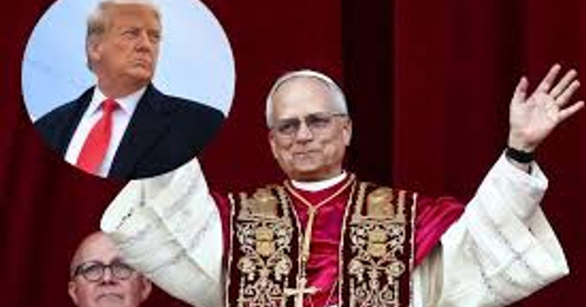 Líder religioso levantando la mano, relacionado con la elección del Papa León XIV.