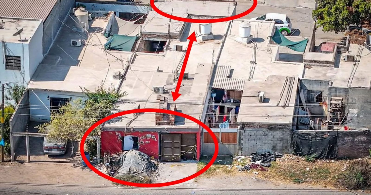 Vista aérea de estructuras residenciales en Navolato con techos, vehículos y zonas de interés.