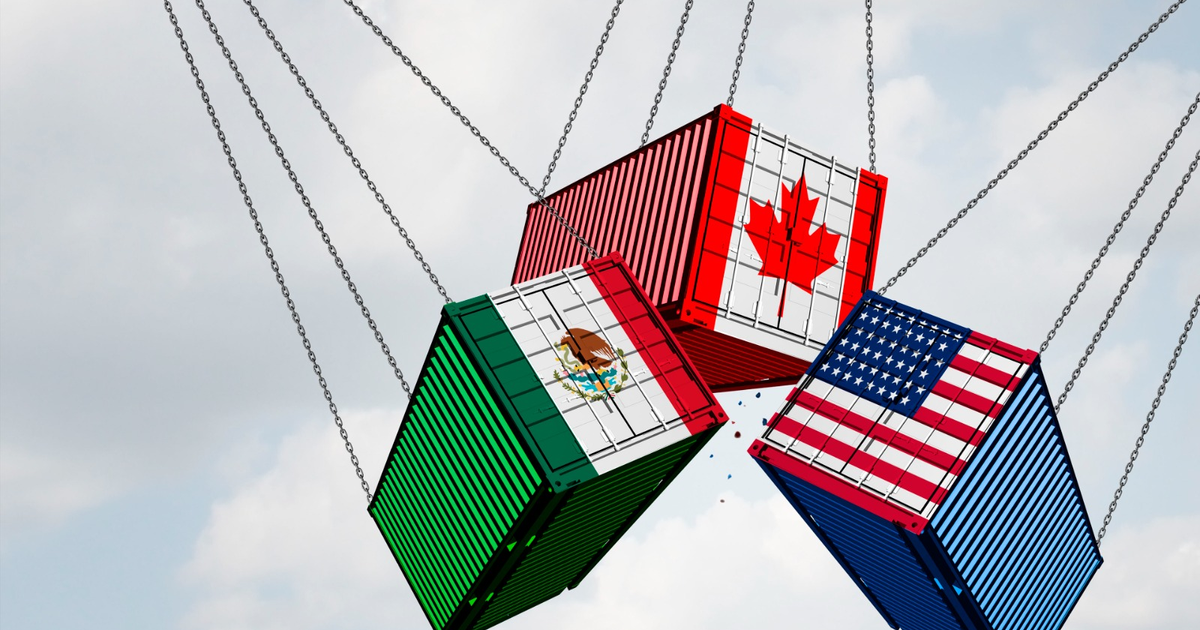 Contenedores de carga con banderas de México, Canadá y Estados Unidos, simbolizando el comercio trilateral.