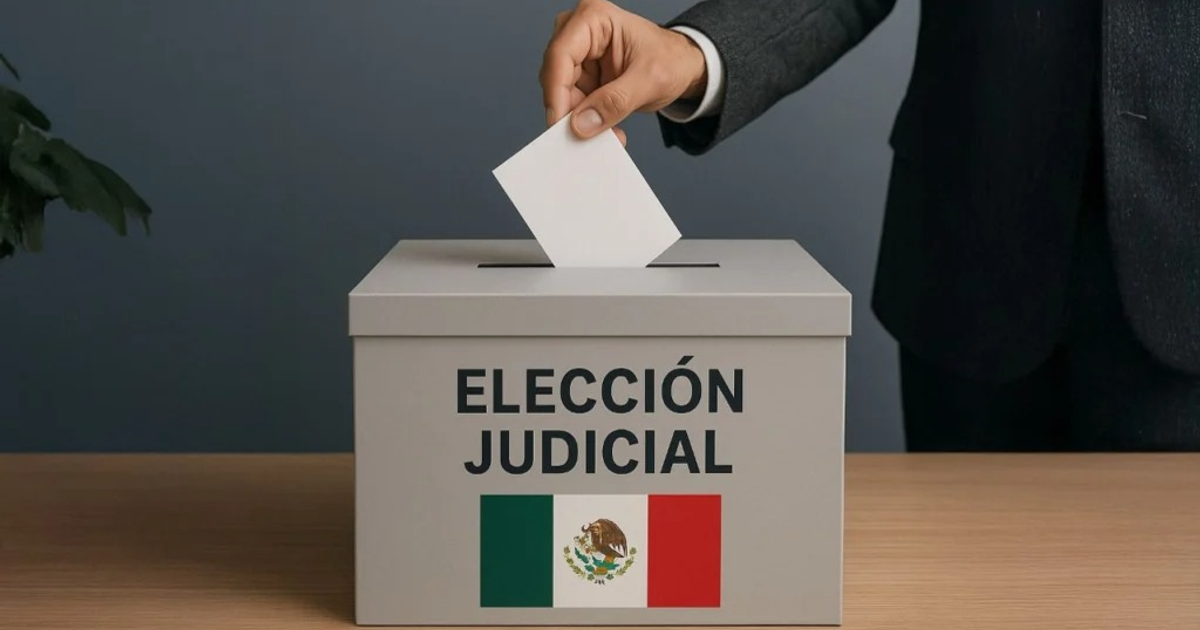 Mano introduciendo boleta en urna de votación con bandera de México