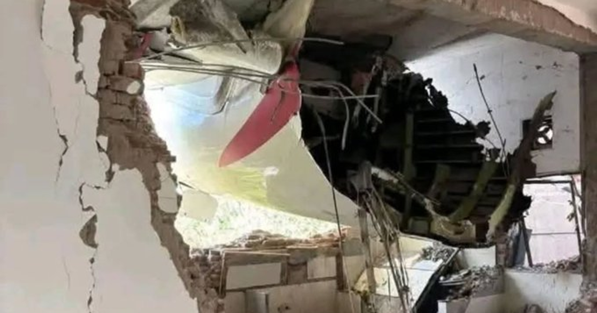 Daños en edificio por impacto de avión en accidente aéreo Ahmedabad