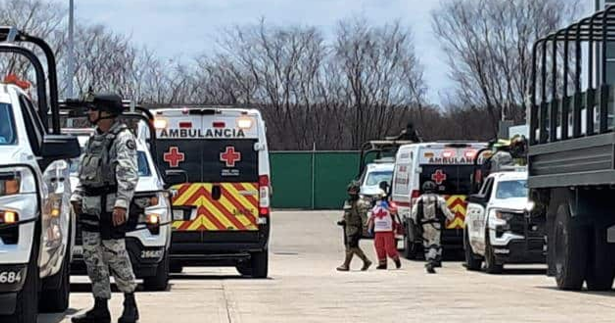 Ambulancias y personal de emergencia en operativo Benevento en Culiacán