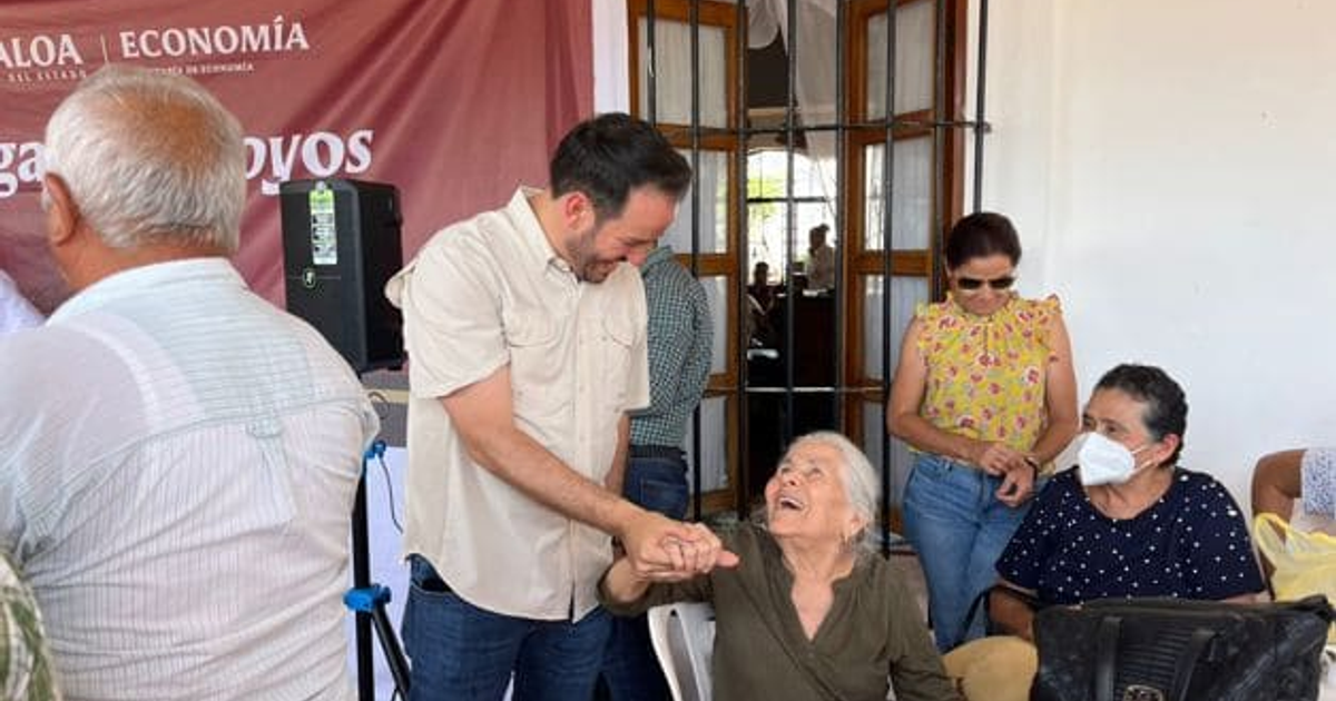 Personas en evento de apoyo económico a productores de ciruela en Sinaloa