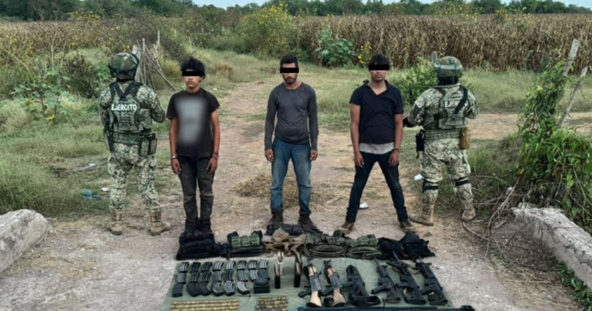 Operativo del Ejército Mexicano en Sinaloa con incautación de armamento