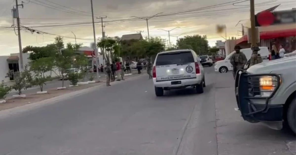 Camioneta de policía y personal táctico en operación de seguridad en Culiacán