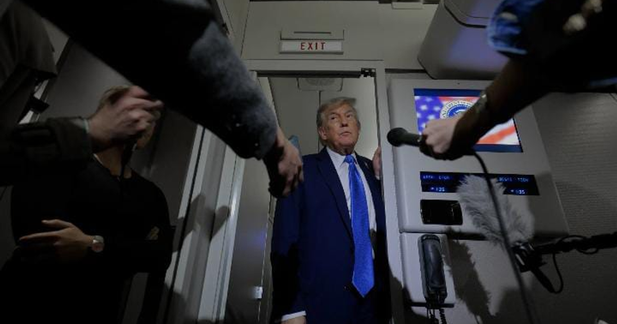 Conferencia de prensa en avión sobre estrategia militar en Fordow