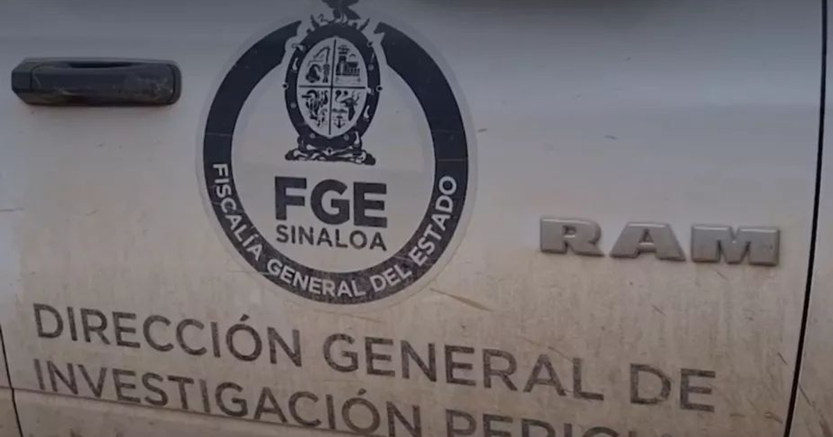 Vehículo de la FGE de Sinaloa en escena de crimen en Navolato