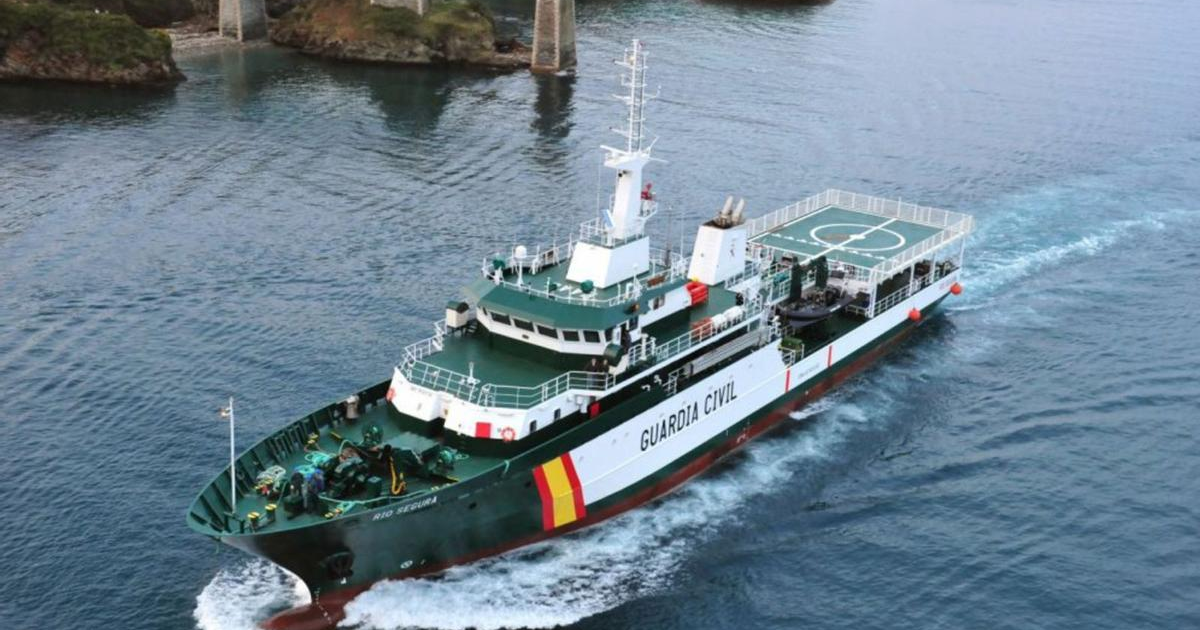 Barco de la Guardia Civil navegando en aguas de Baleares