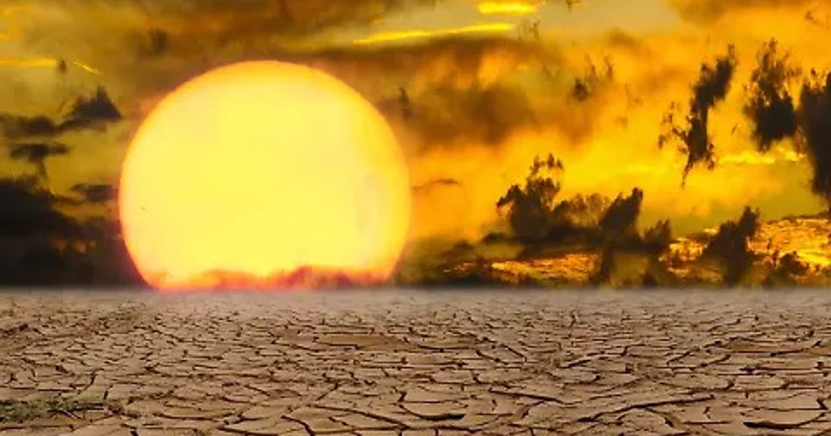 Paisaje árido con suelo agrietado y sol brillante en el horizonte, representando la sequía y calor de la canícula 2025.