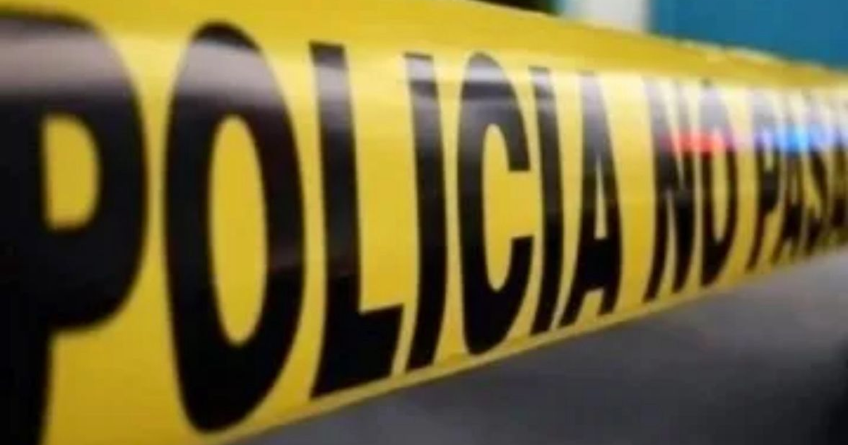 Cinta amarilla de 'POLICÍA NO PASAR' en escena de crimen en colonia Sinarquistas