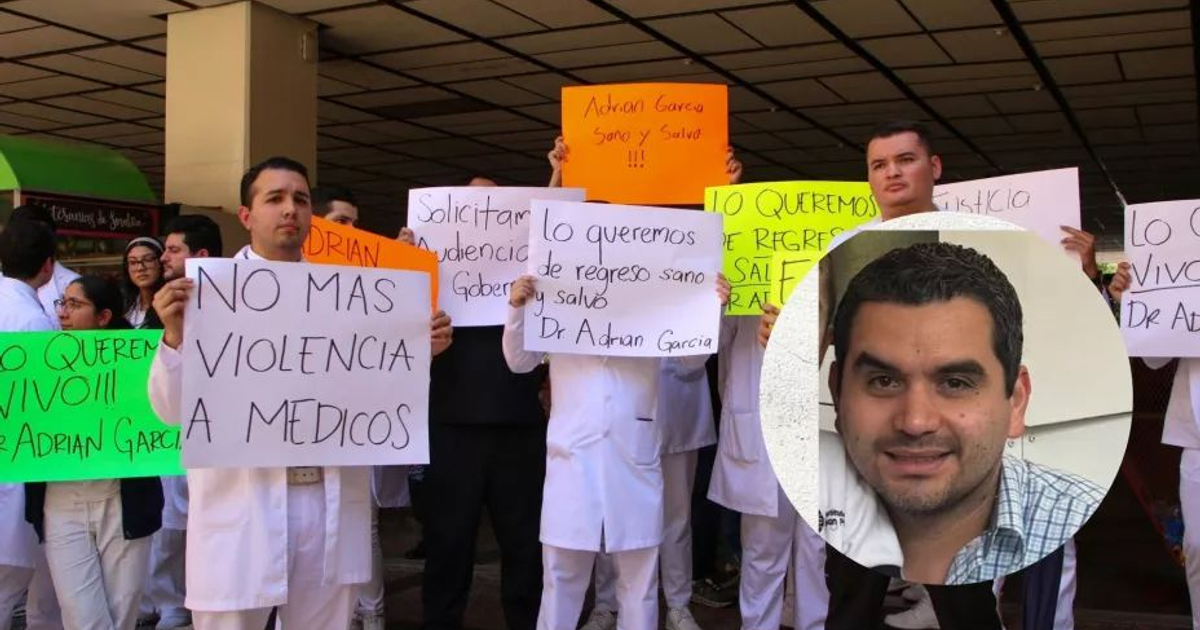 Médicos protestan en Culiacán por desaparición de colega